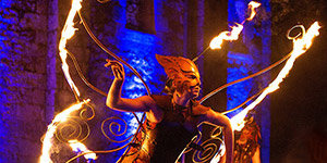 Photo du spectacle Ayazin, qui se produit dans les festivals médiévaux et d'arts de rue.
