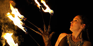 Photo du spectacle Danses de Feu, une animation nocturne proposée par la compagnie l'Arche en Sel.