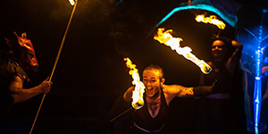 En Charente, vous pouvez commandercde spectacle de feu et de lumières.
