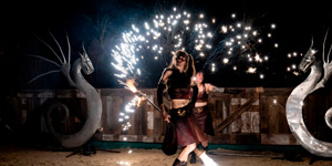  Ces artistes de feu et de lumière vont vous étonner.