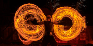 Les chorégraphies et les danses de feu de ces artistes sont envoûtantes.
