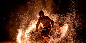 Cette compagnie de spectacles de feu est basée à Saintes (17).