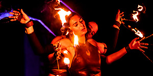 L'Arche en sel propose des spectacles de feu et de lumière depuis 2000.