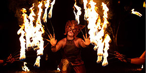 Spectacle de feu, jongleurs et cracheurs de feu : animez vos événements.
