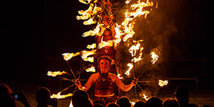 Spectacles de feu et de féérie tous publics.