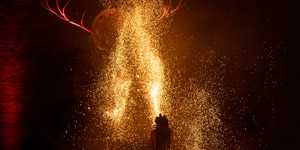 Le feu devient dragon dans les fêtes médiévales.